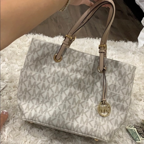 Purse - Picture 1 of 5